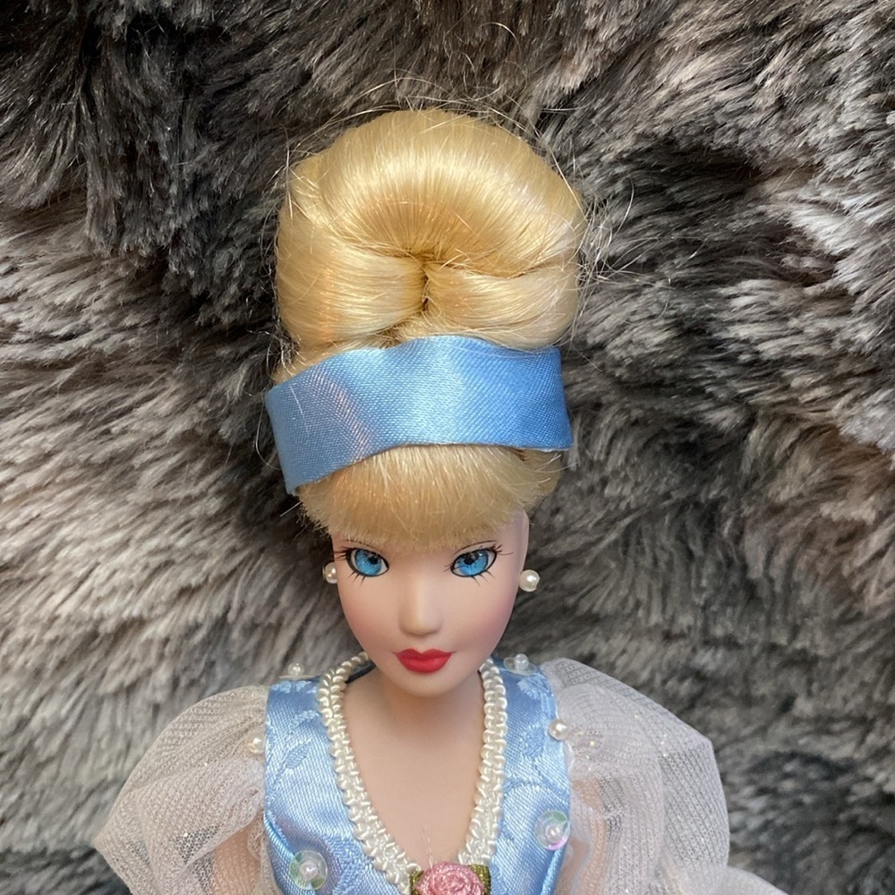 Porcelain Princess Cinderella - Picture 13 of 16